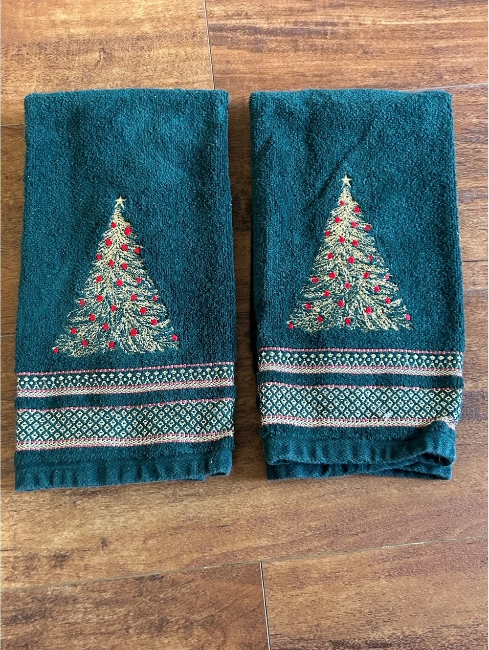 Set of 2 Green Christmas Tree Embroidered Hand Towels